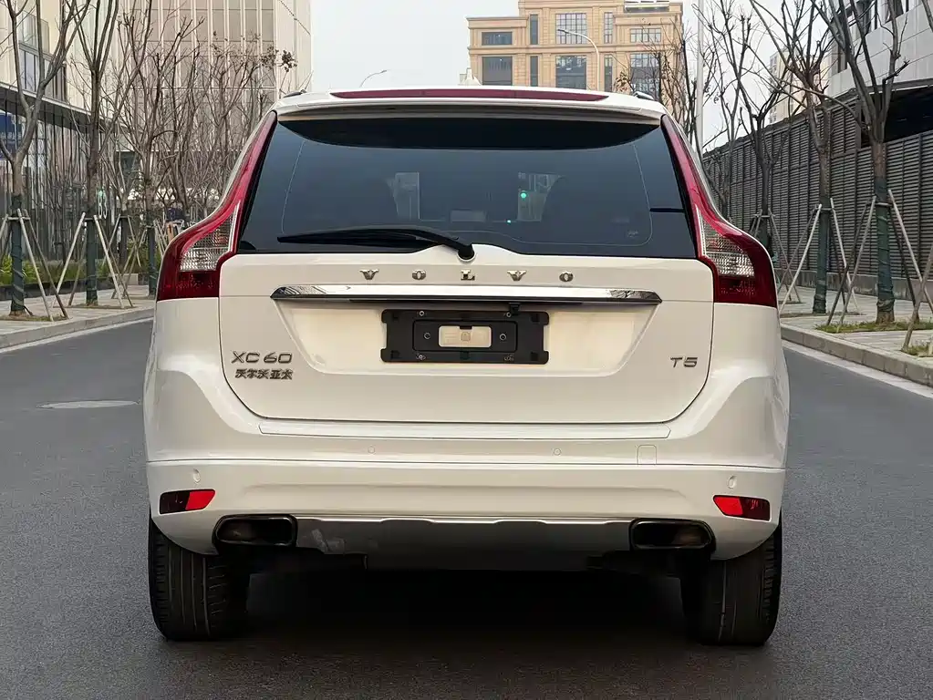 Volvo XC60 2015 — фото 14