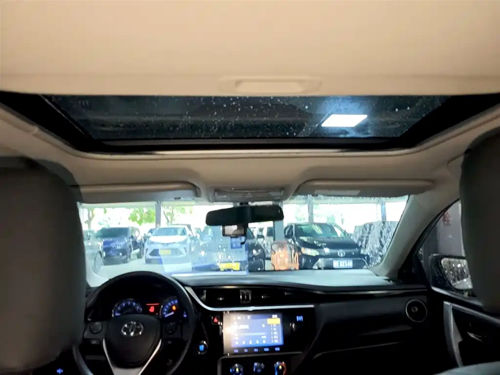 Toyota Corolla 2018 — фото 18