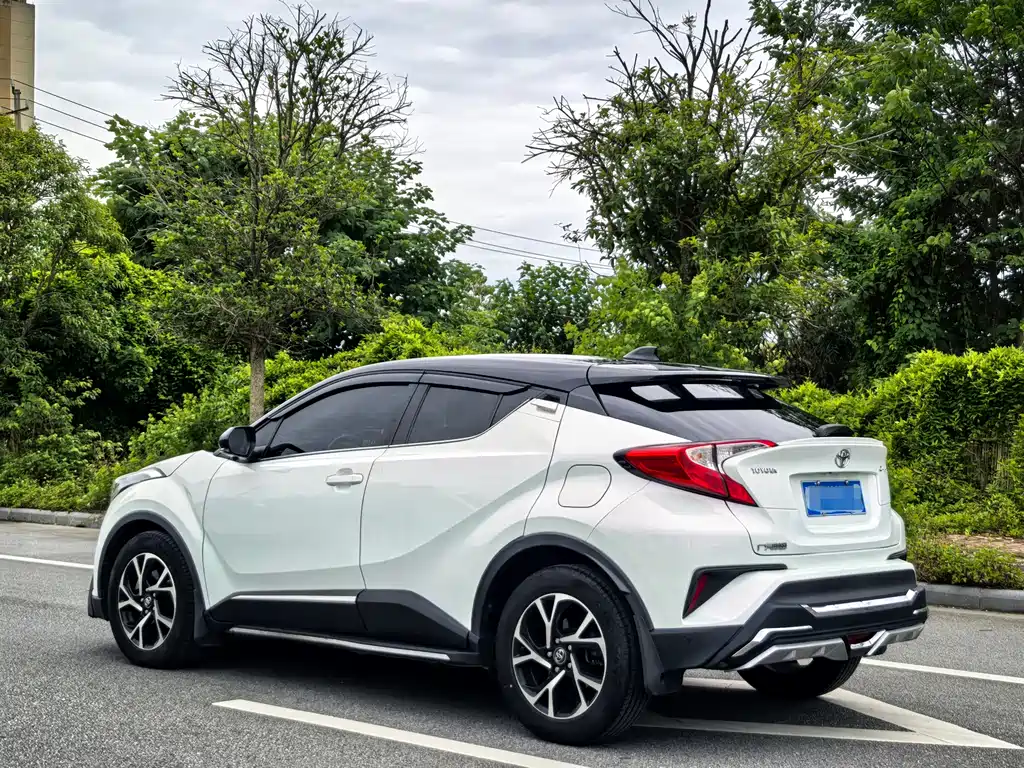 Toyota C-HR 2019 — фото 4