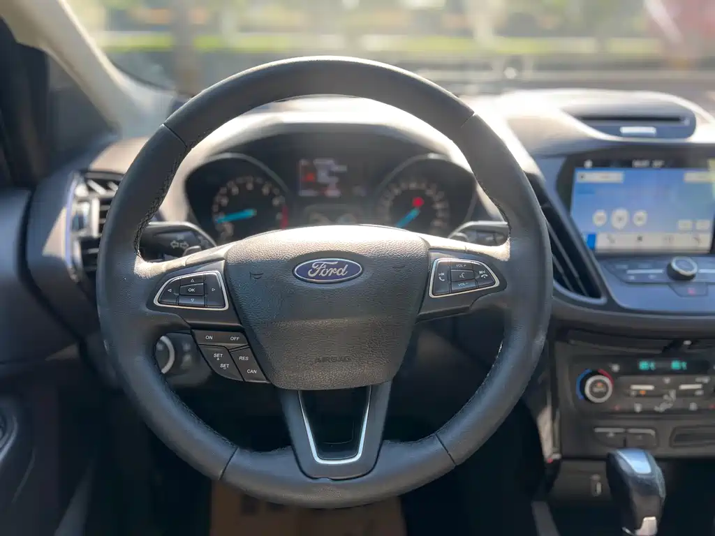 Ford Kuga 2016 — фото 11
