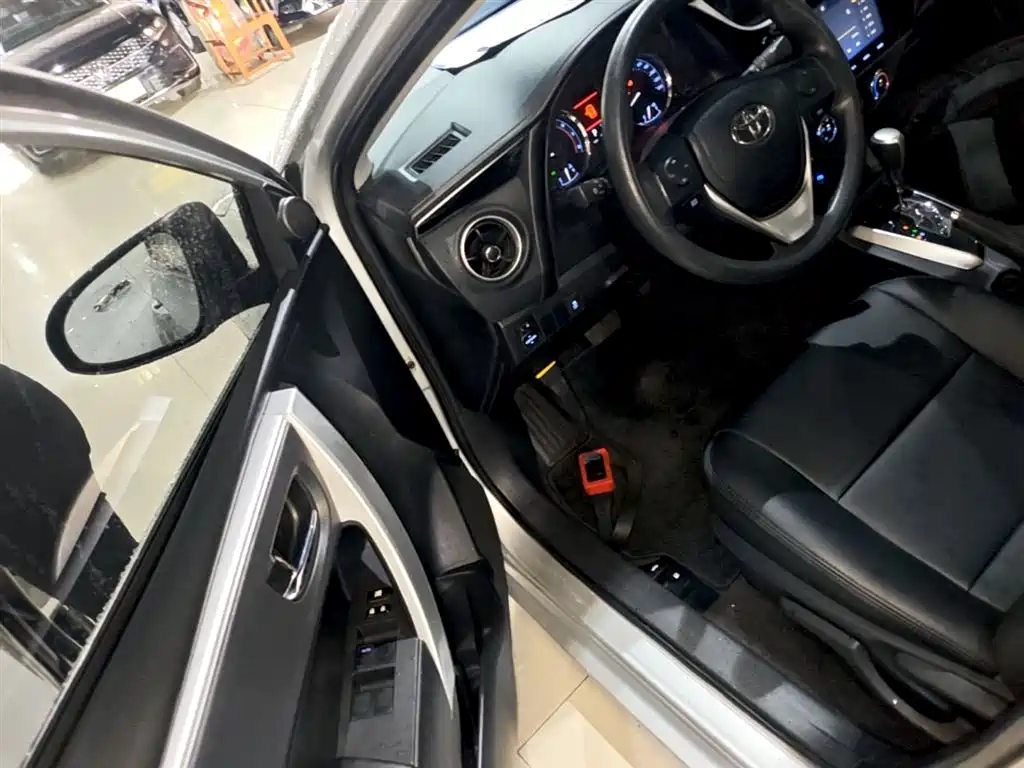 Toyota Corolla 2018 — фото 16