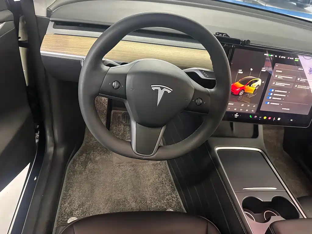 Tesla Model Y 2023 — фото 7