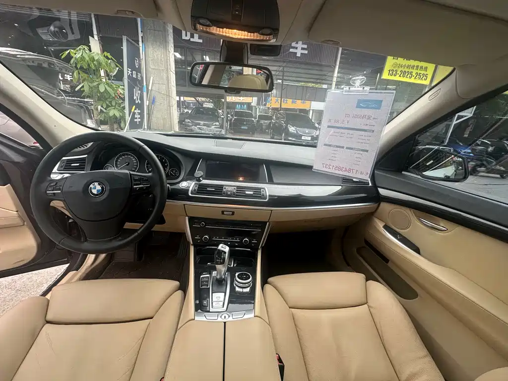 BMW 5 Series GT 2011 — фото 14