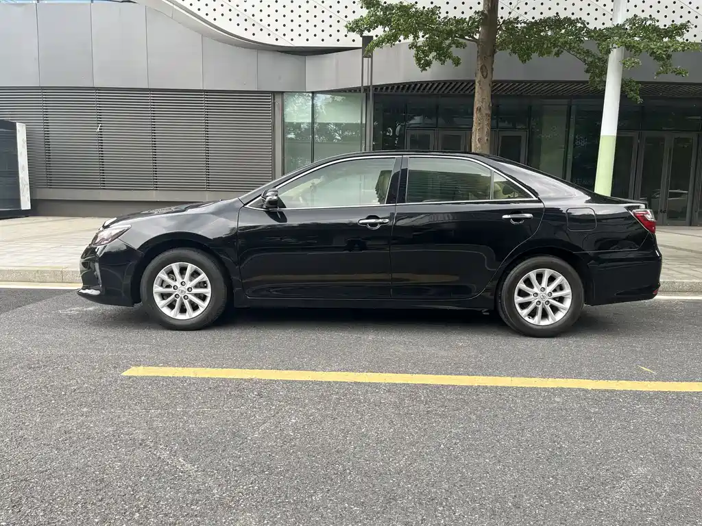 Toyota Camry 2015 — фото 7
