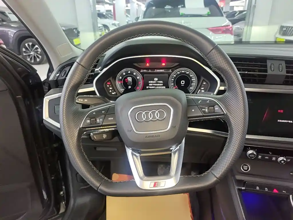 Audi Q3 Sportback 2023 — фото 11