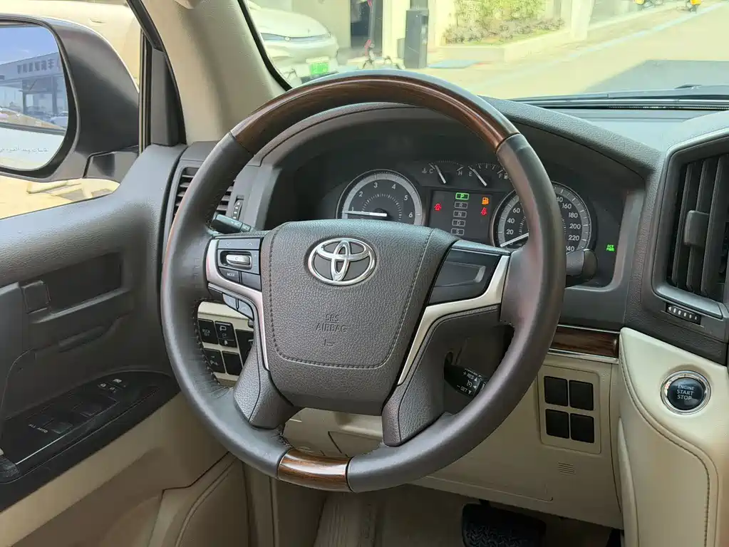 Toyota Land Cruiser 2018 — фото 12
