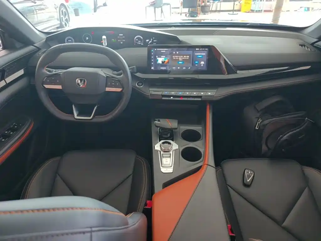 Changan UNI-V Smart Electric Idd 2023 — фото 10