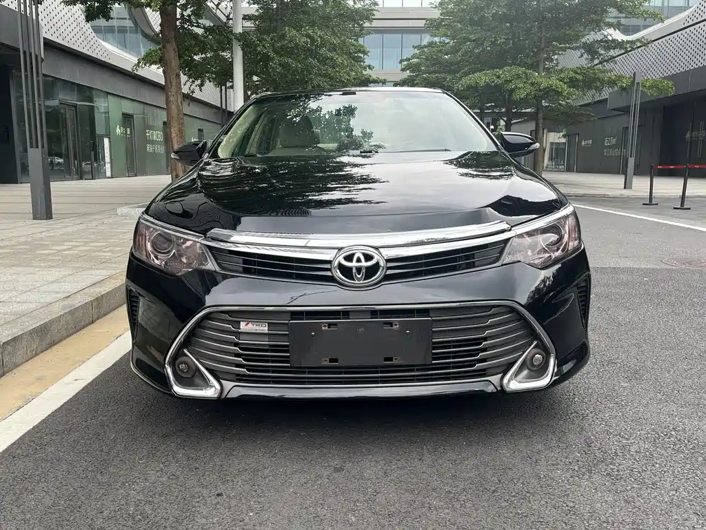 Toyota Camry 2015 — фото 2