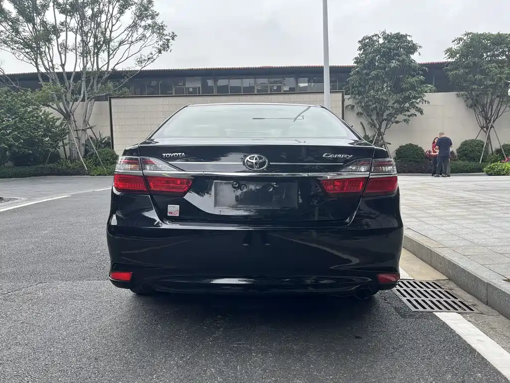 Toyota Camry 2015 — фото 10