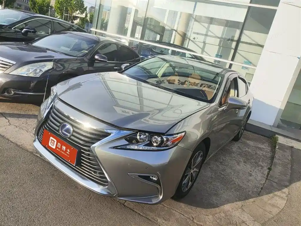 Lexus ES 2017 — фото 1