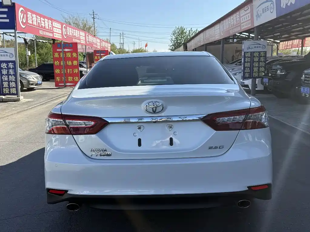 Toyota Camry 2018 — фото 8