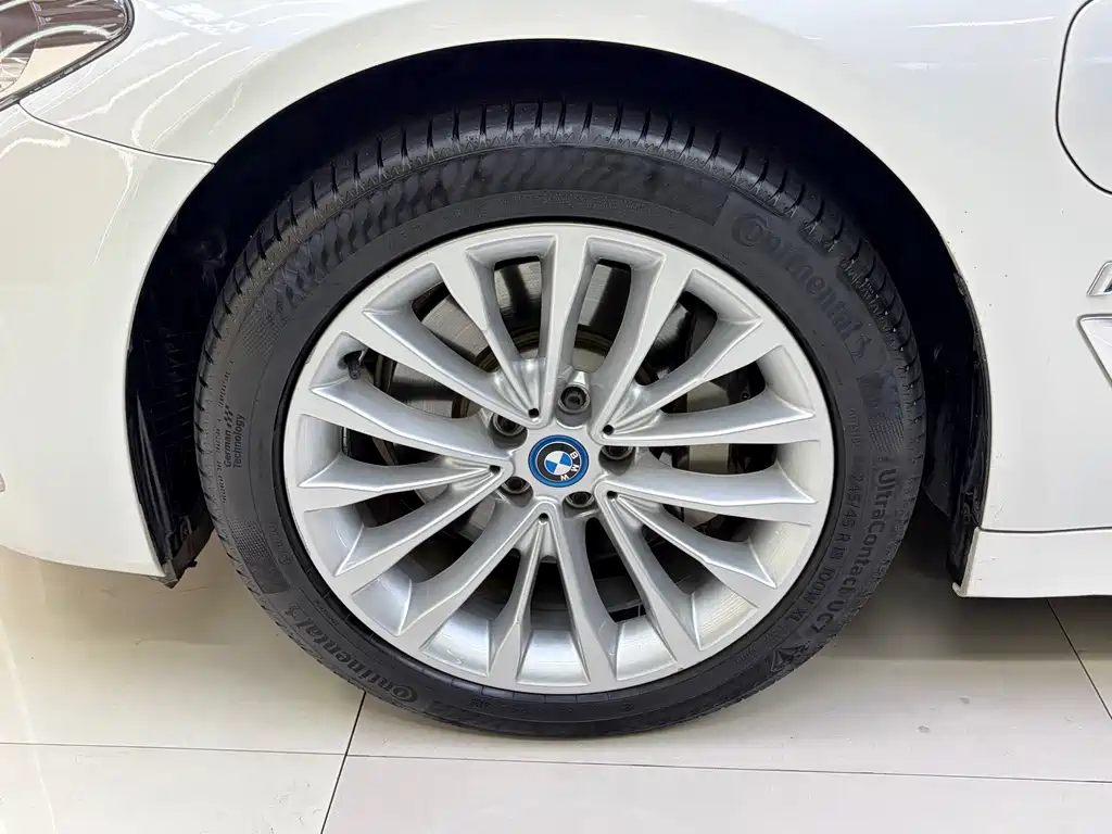 BMW 5 Series New Energy 2019 — фото 12