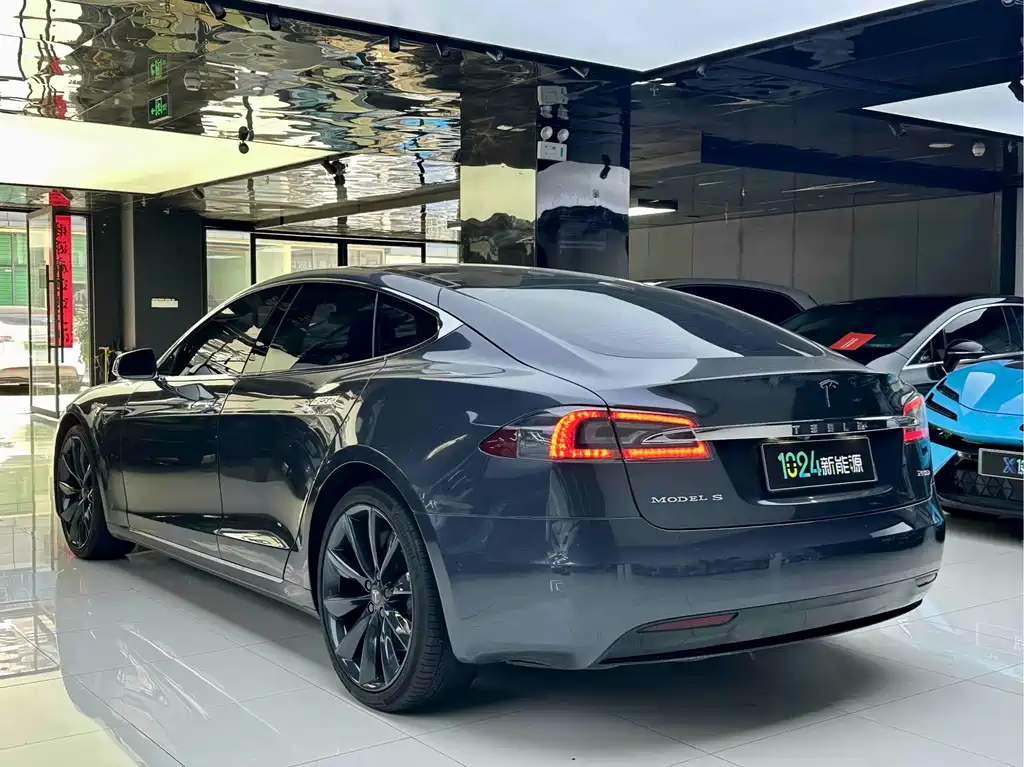 Tesla Model S 2016 — фото 12