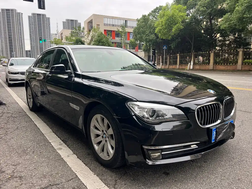 BMW 7 Series 2013 — фото 15