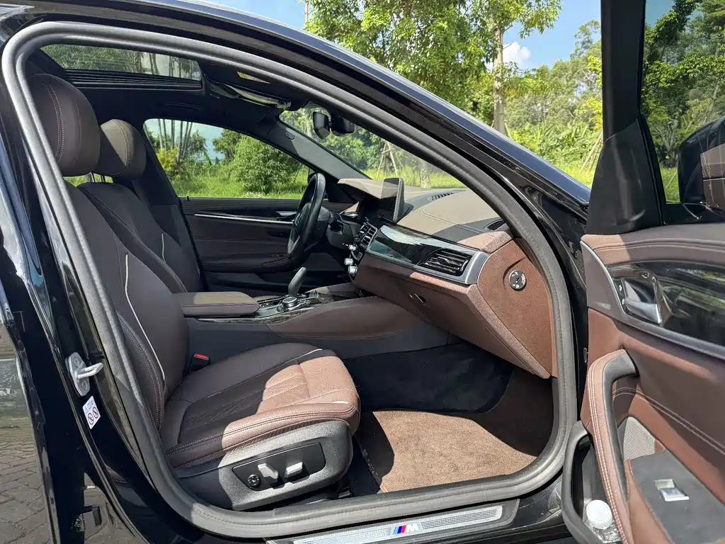 BMW 5 Series 2023 — фото 13