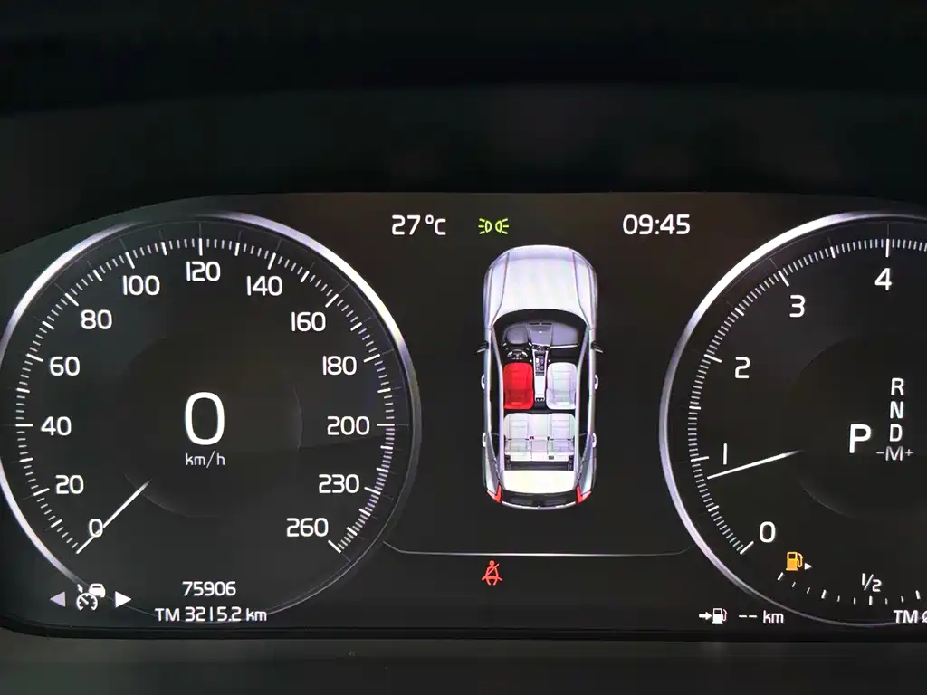 Volvo XC40 2019 — фото 11