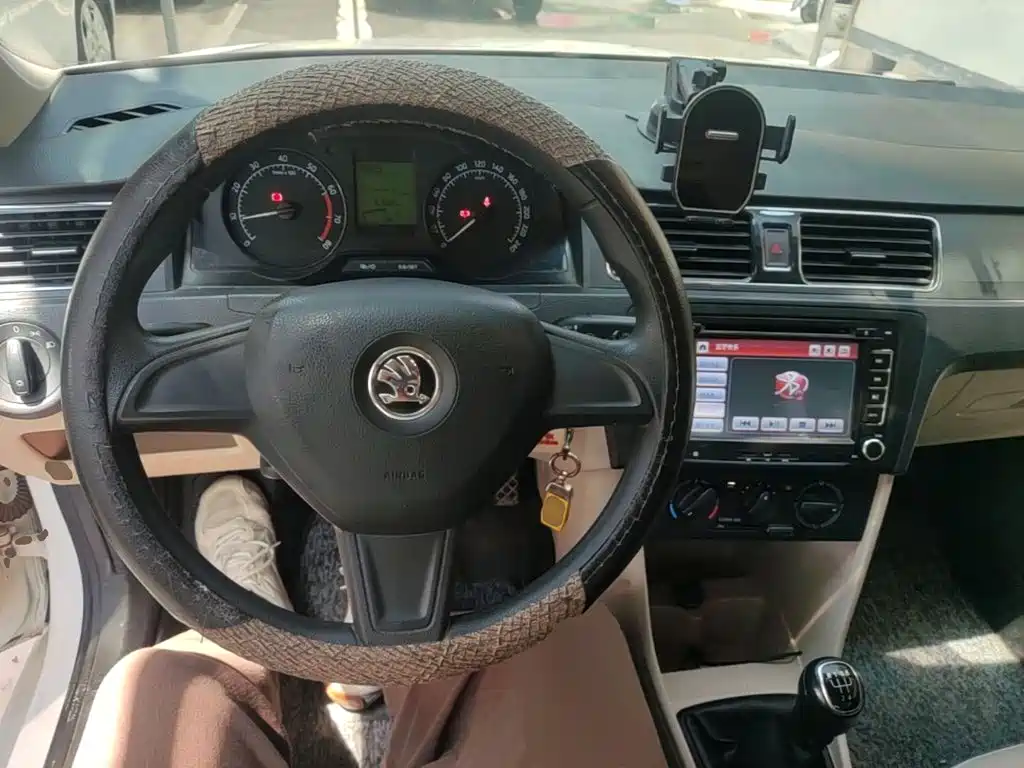 Skoda Rapid 2016 — фото 10