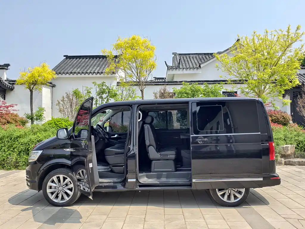 Volkswagen Multivan 2018 — фото 12