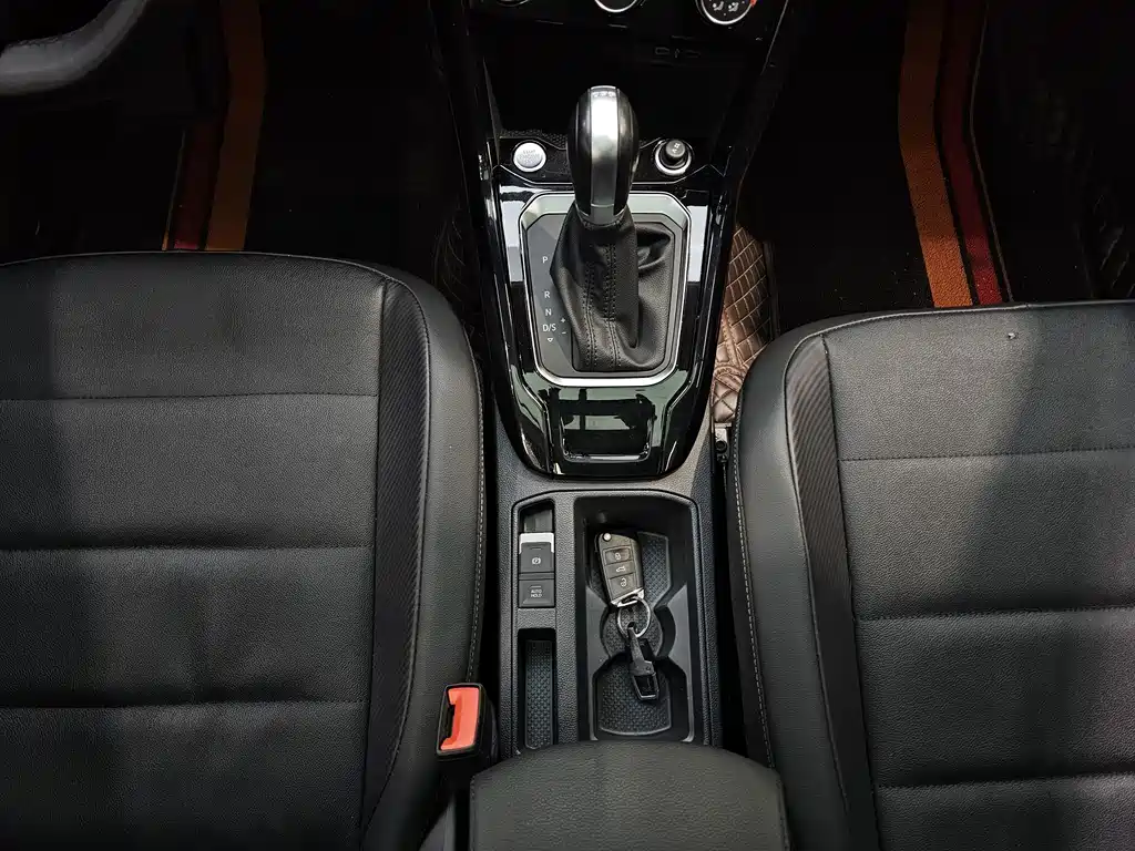 Volkswagen T-Roc 2023 — фото 19