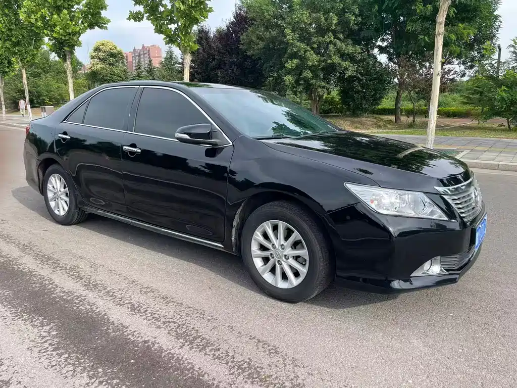 Toyota Camry 2014 — фото 2