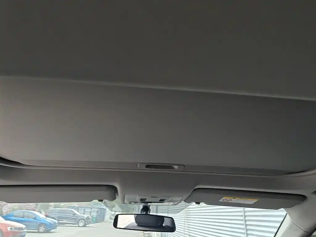 Toyota RAV4 2019 — фото 18