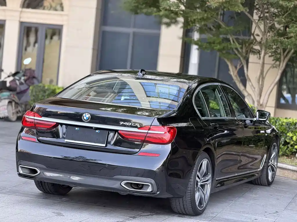 BMW 7 Series 2018 — фото 8