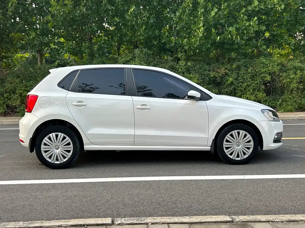 Volkswagen Polo 2016 — фото 11