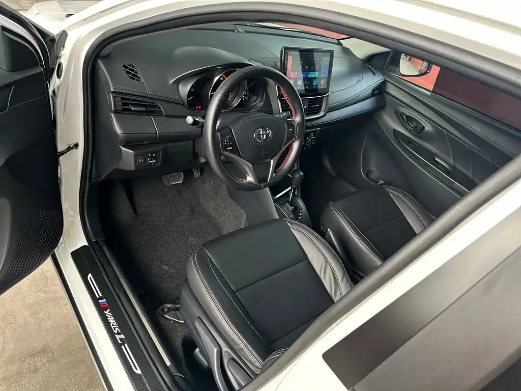Toyota Yaris L 2022 — фото 8