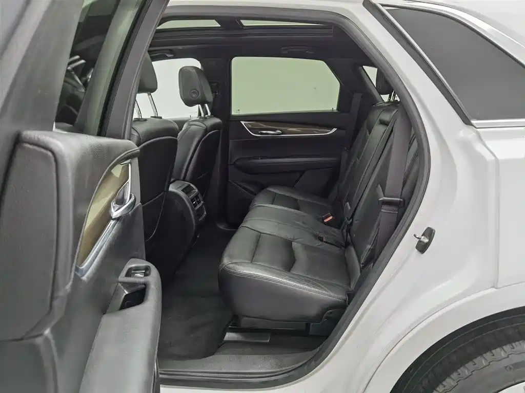 Cadillac XT5 2017 — фото 15