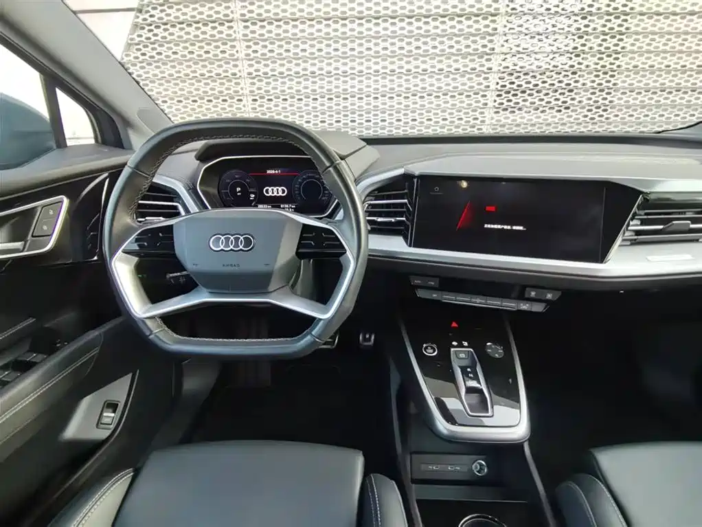 Audi Q4 e-tron 2024 — фото 17