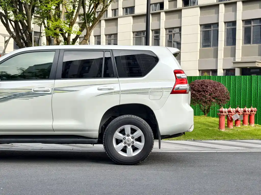 Toyota Prado 2014 — фото 5