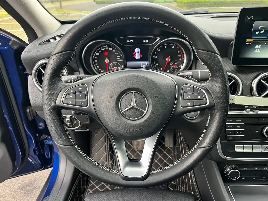 Mercedes-Benz GLA 2018 — фото 13