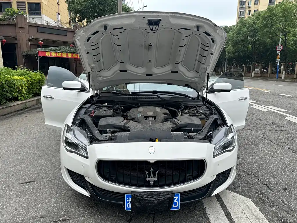 Maserati Quattroporte 2015 — фото 9