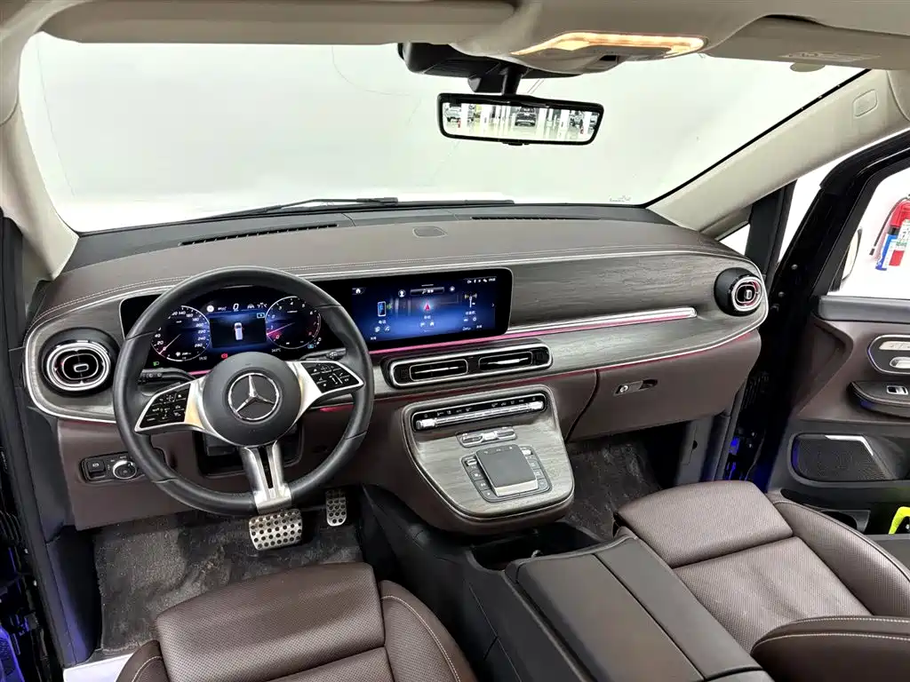 Mercedes-Benz V-Class 2024 — фото 13