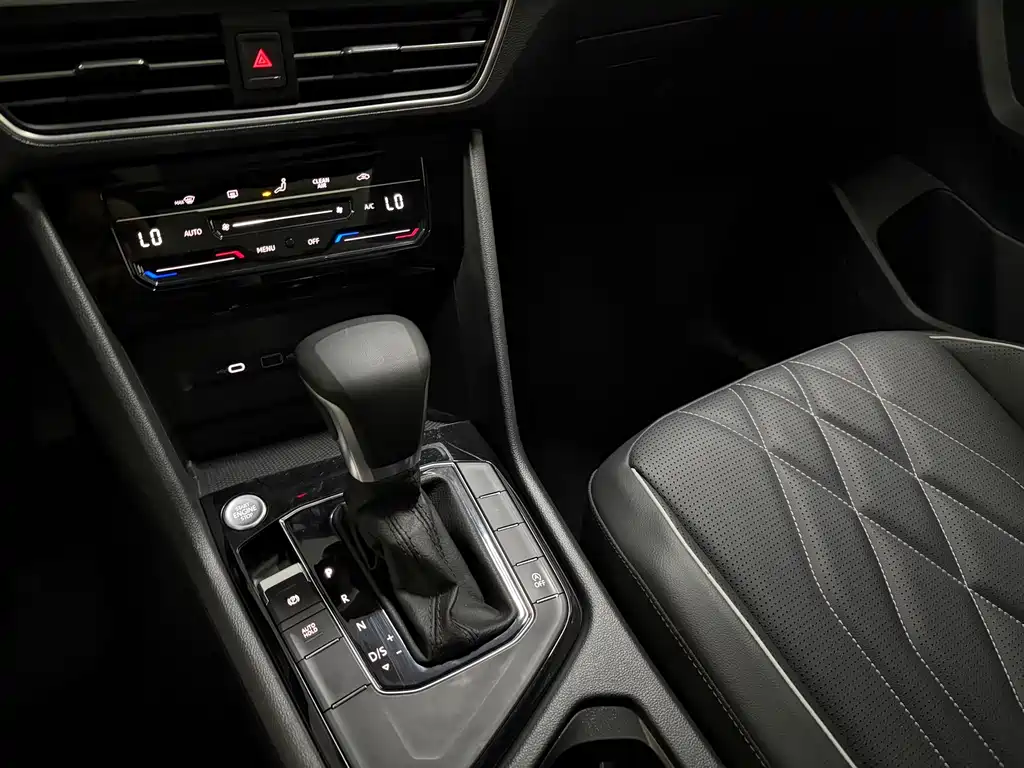 Volkswagen Tiguan L 2024 — фото 17