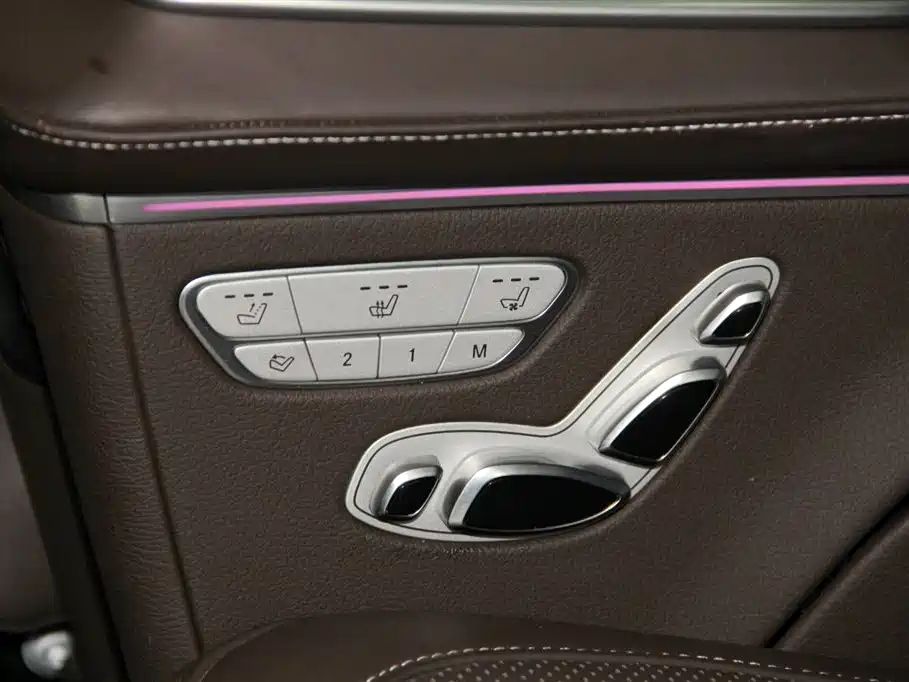 Mercedes-Benz V-Class 2024 — фото 18