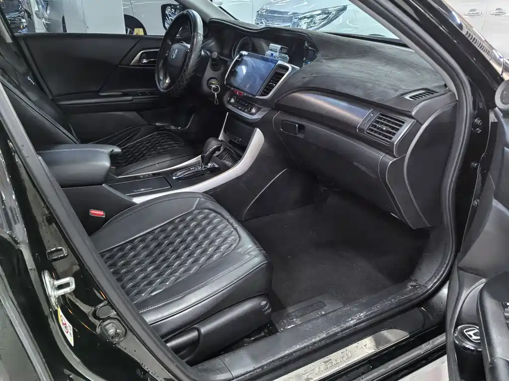 Honda Accord 2015 — фото 11