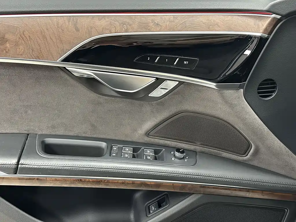 Audi A8 2019 — фото 22