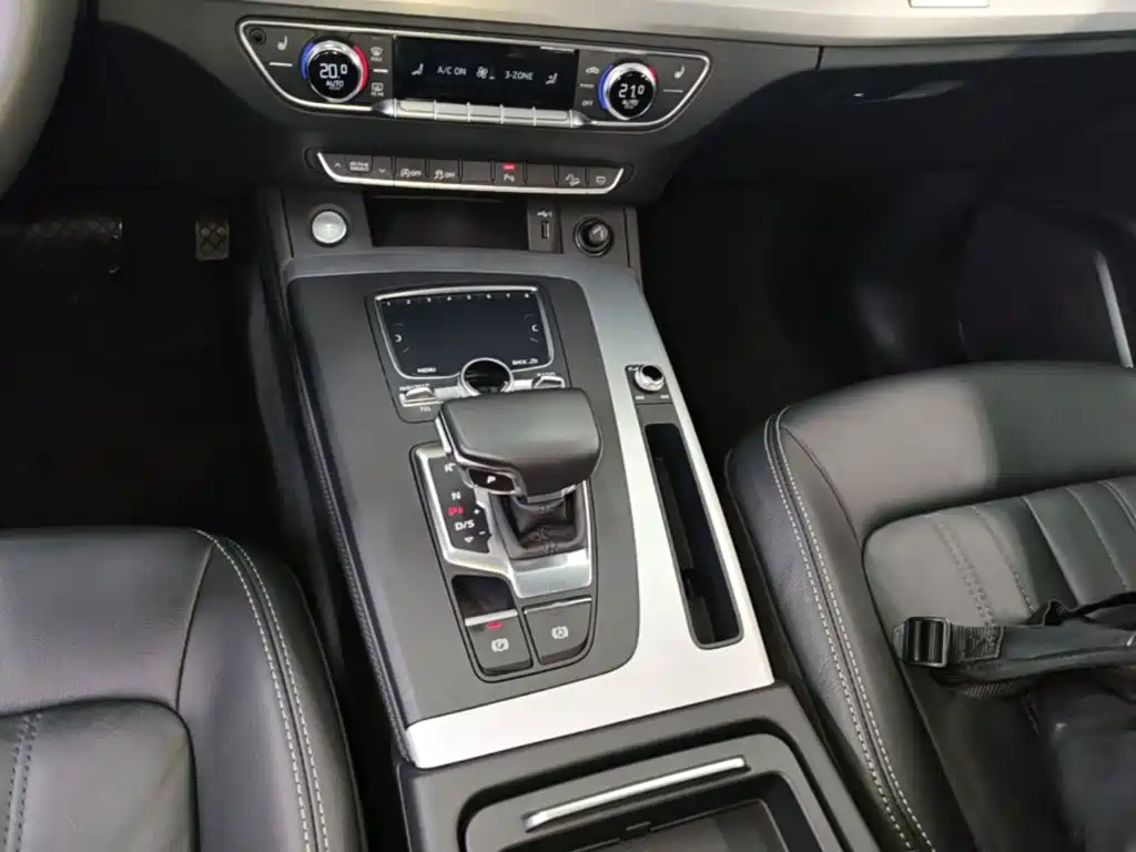 Audi Q5L 2021 — фото 14