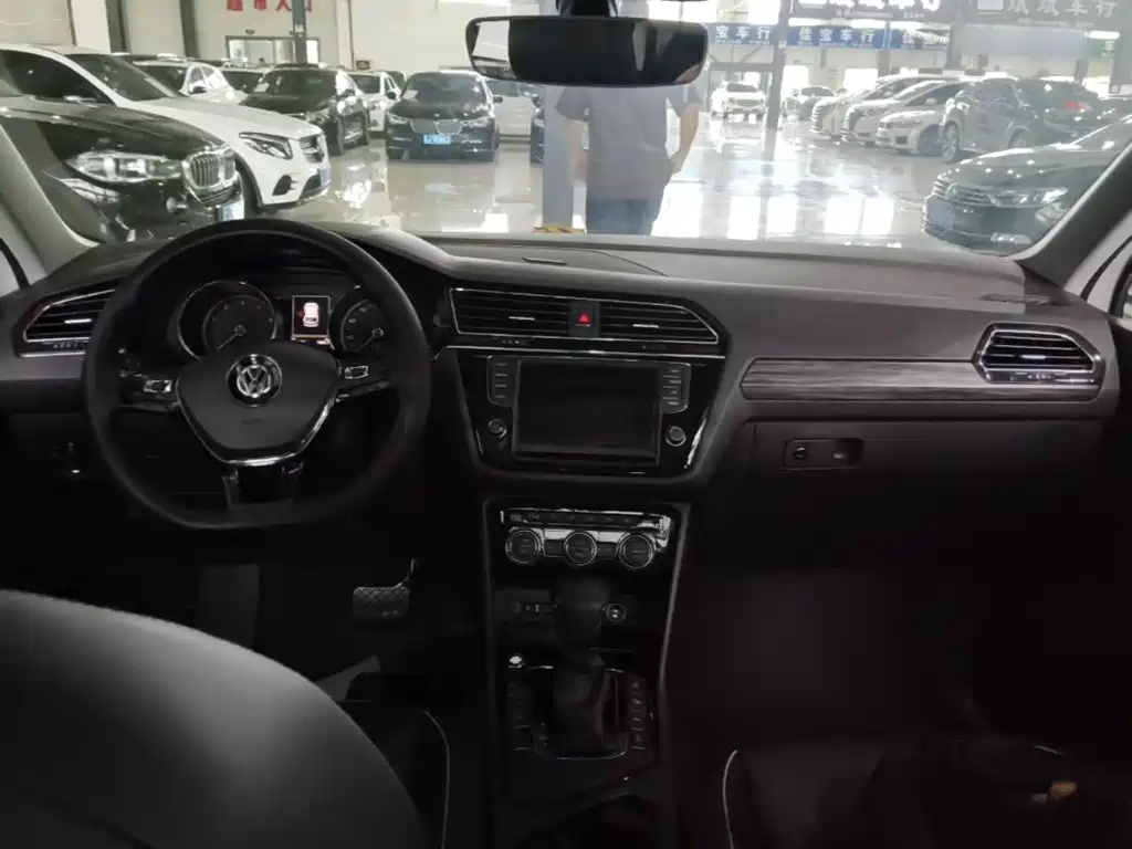 Volkswagen Tiguan L 2018 — фото 10