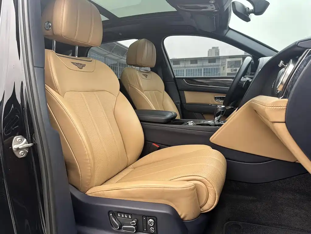 Bentley Bentayga 2017 — фото 15