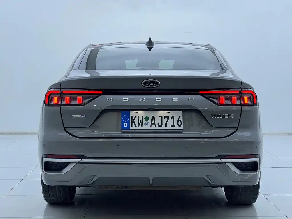 Ford Mondeo 2023 — фото 10