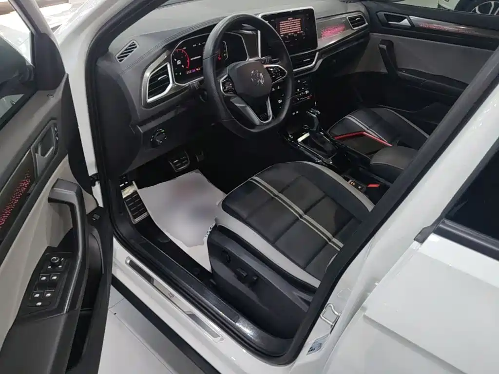 Volkswagen T-Roc 2023 — фото 16