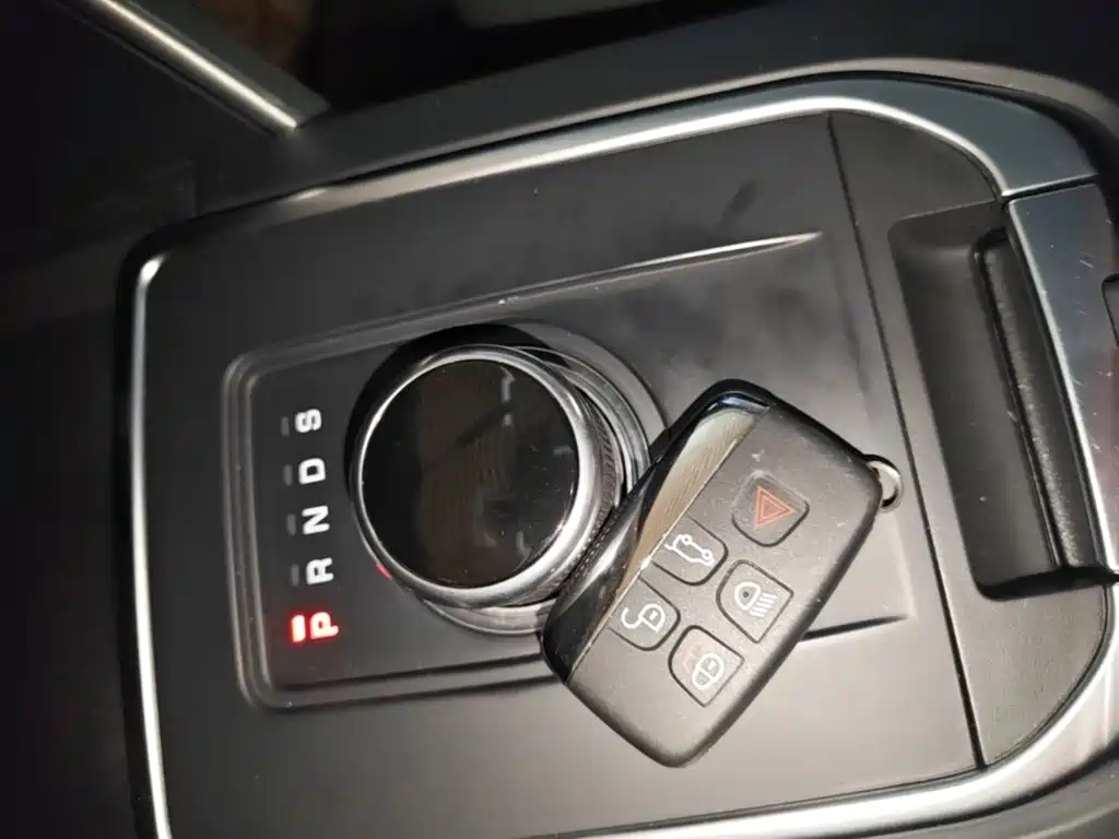 Land Rover Discovery Sport 2018 — фото 9