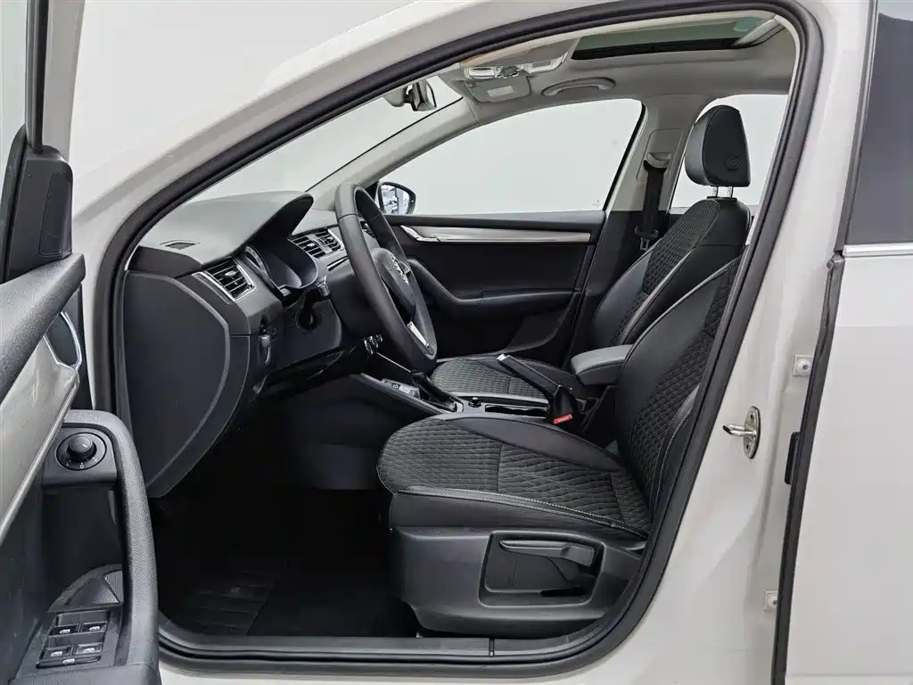 Skoda Octavia 2019 — фото 10