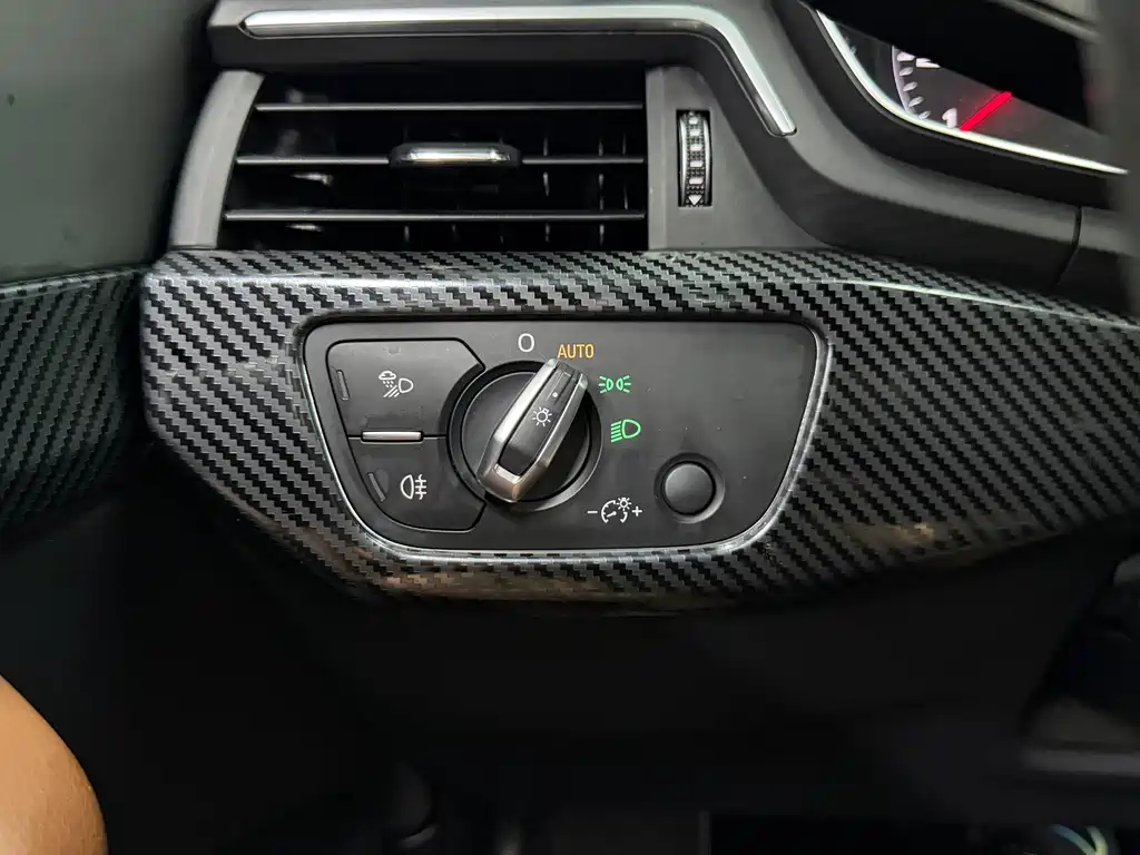 Audi A4L 2018 — фото 19