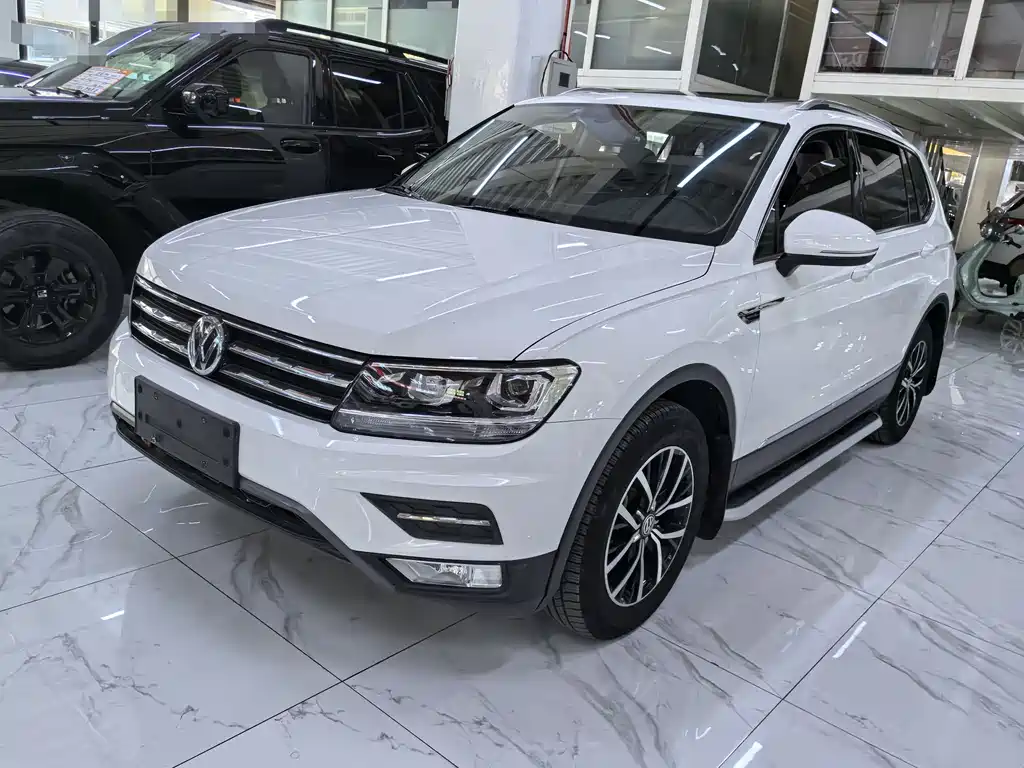 Volkswagen Tiguan L 2018 — фото 1