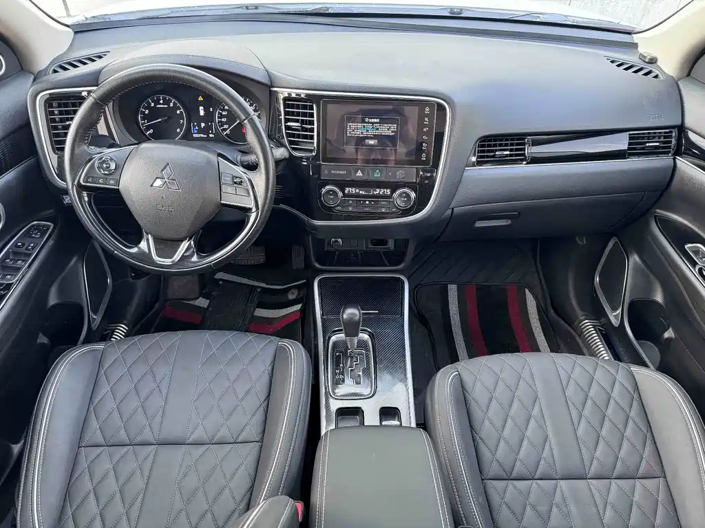 Mitsubishi Outlander 2022 — фото 10