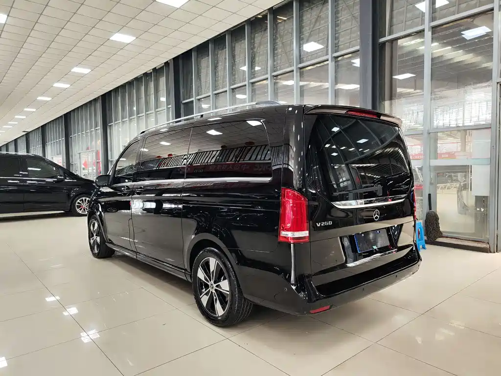 Mercedes-Benz V-Class 2023 — фото 33