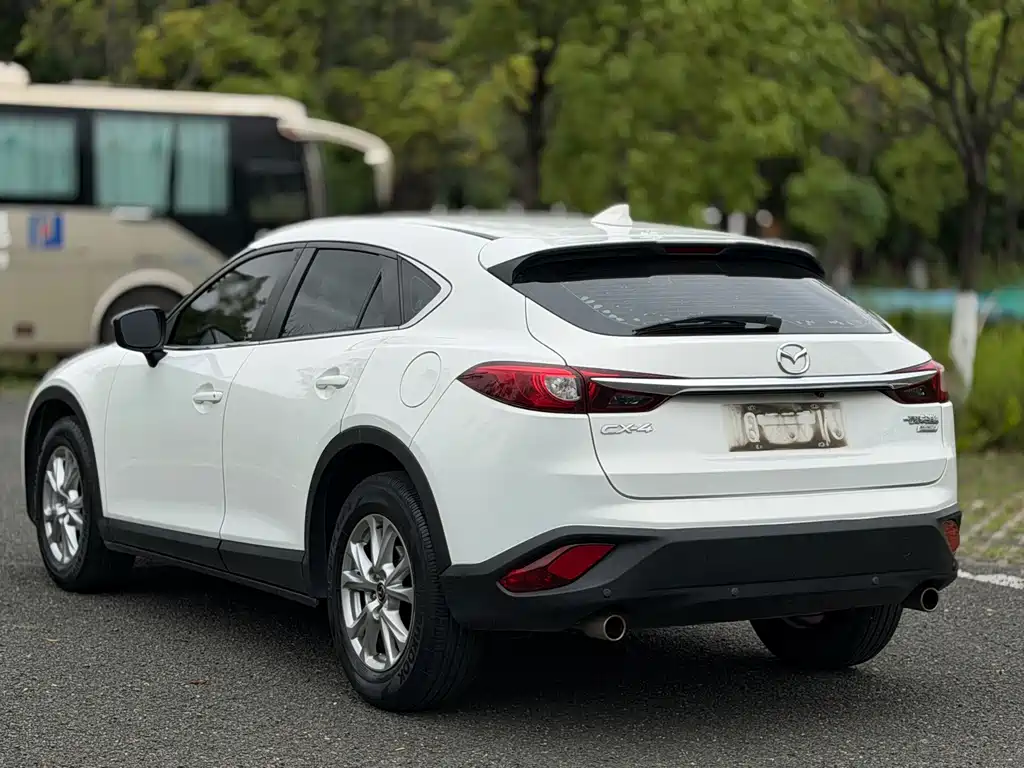 Mazda CX-4 2018 — фото 14
